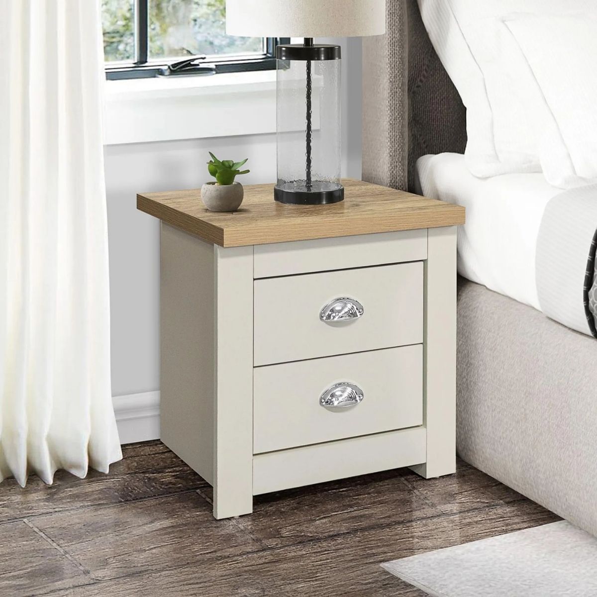 How tall should a bedside cabinet be?